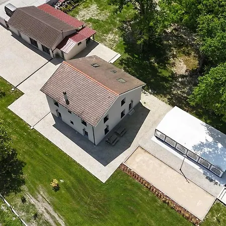 Domaine Aux 64 Chenes Feriehus *