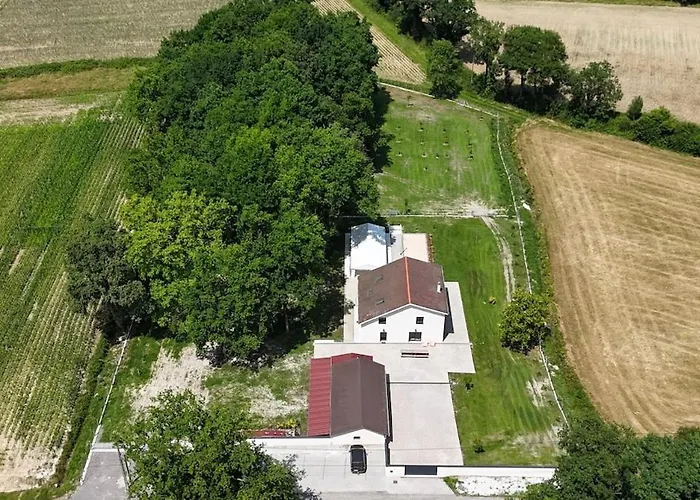 Domaine Aux 64 Chenes *